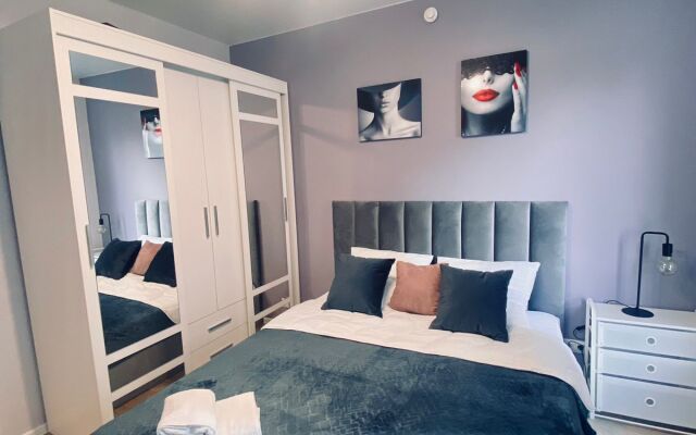 u metro 3h komnatnye Semeynye Apartments