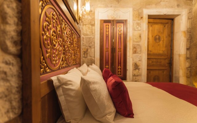 Solo Cave Suites Hotel