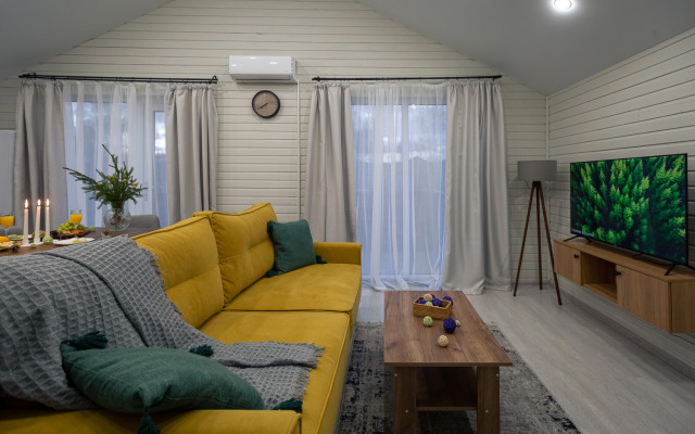 Point 371 Izumrudnyj Guest House