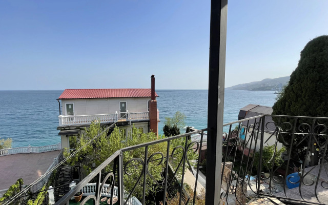 V Yalte Na Ulitse Drazhinskogo 23v Guest house