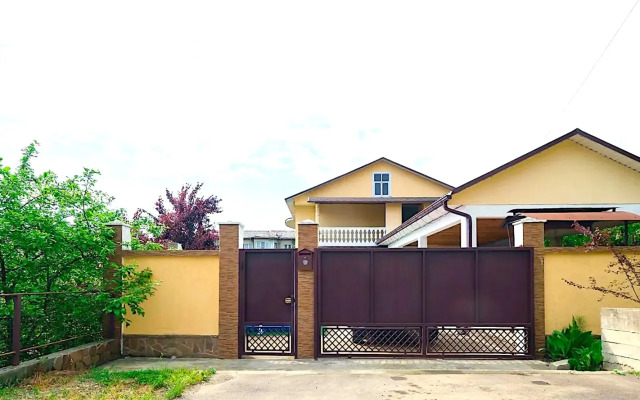 Rakhat Vardane Guest house