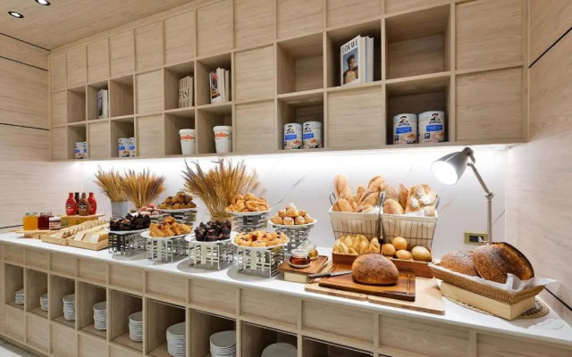 Отель Centre Point Hotel Sukhumvit 10