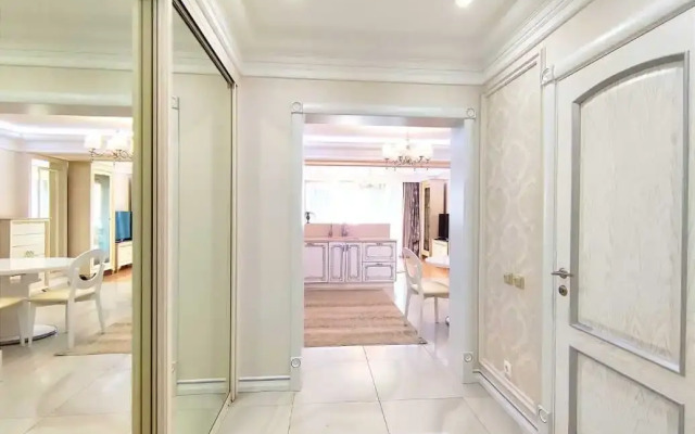 Nesebrskaya 14 Flat