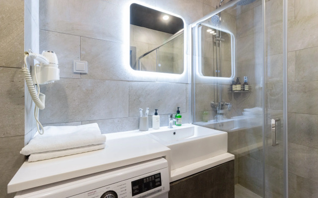 V Elitnom Zhilom Komplekse Rezident s Panoramnymi Oknami Apartments