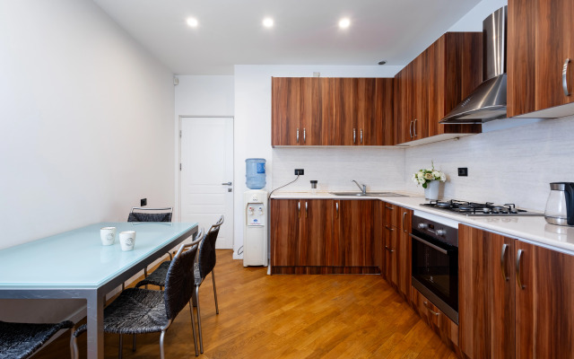 3-K Kvartira na Prospekte Sayat-Novy Flat