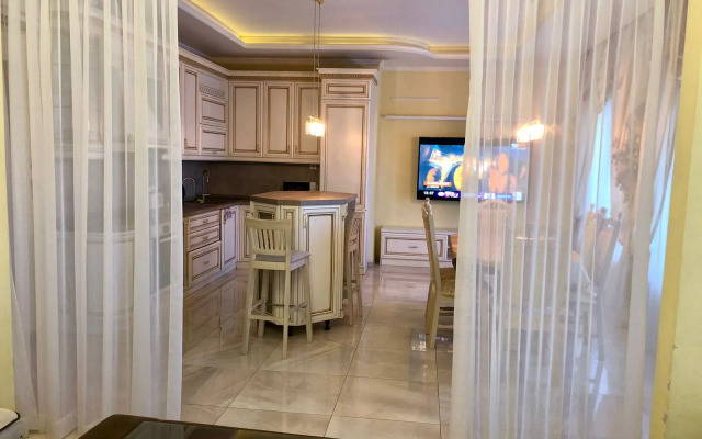 Апартаменты в центре с видом на Севастопольскую бухту