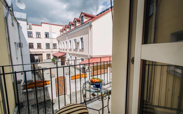 Apartments Trekhkomnatnye Apartamenty
