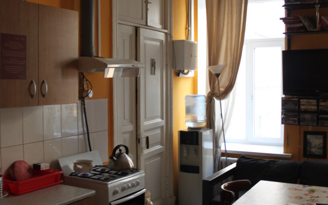 Old Flat Na 1-Oj Sovetskoj Guest House