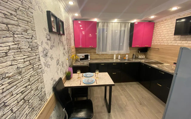 Апартаменты с 1 комнатой с новым ремонтом (КВАРТИРА51)