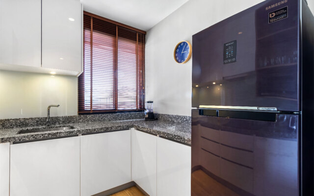 Diamond Condominium by Alexanders Apartments