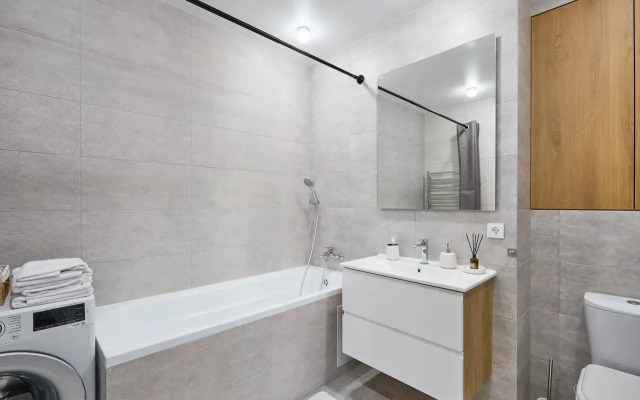 Reverie Gray Svetlye i Prostornye Apartment