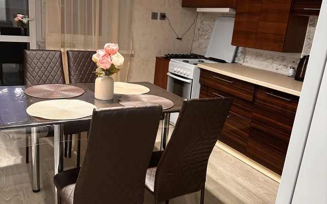 Komarova 40 Flat
