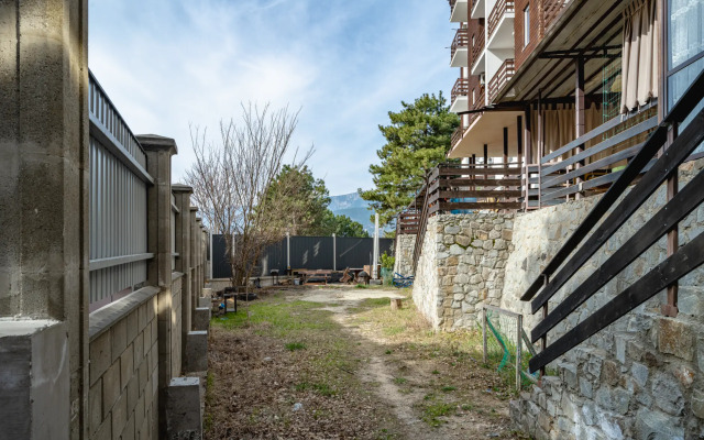 Dvukhetazhnaya S Terrasoy Otdykh U Ruchyya Flat