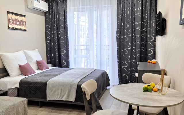 Komfortnaya Studiya V Letnem Apartments