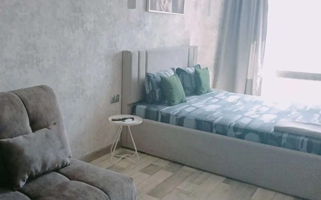 S Zhivopisnym Vidom Na Reku Flat