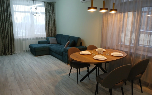 Olega Ryazanskogo U Reki Flat