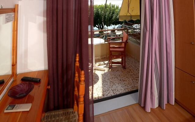 Pharos Rooms Hotel