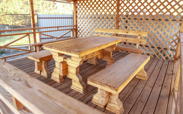 Lyubo-Dorogo Guest House