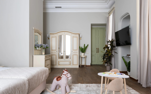 Nikitskiy Bulvar 7b Apartments