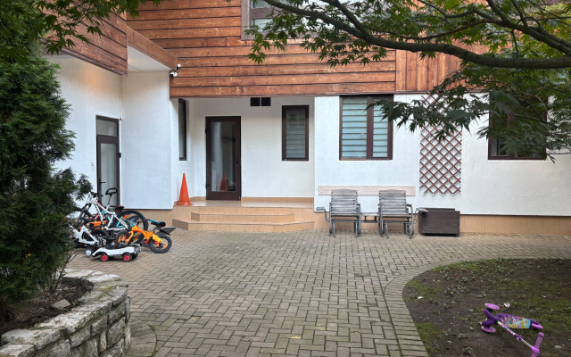 Квартира С отдельной спальней и балконом в центре Поляны