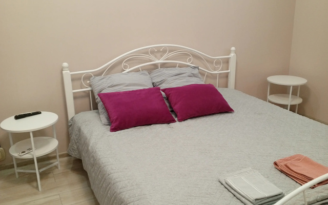 V Novom Dome Nedaleko Ot Tsentra Flat
