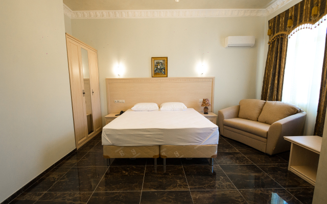 Goluboe Ozero Hotel