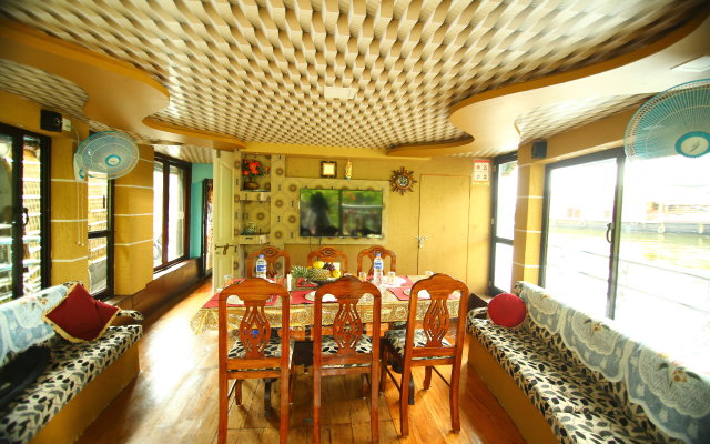 Отель Sreekrishna 2 Bedroom Private Houseboat