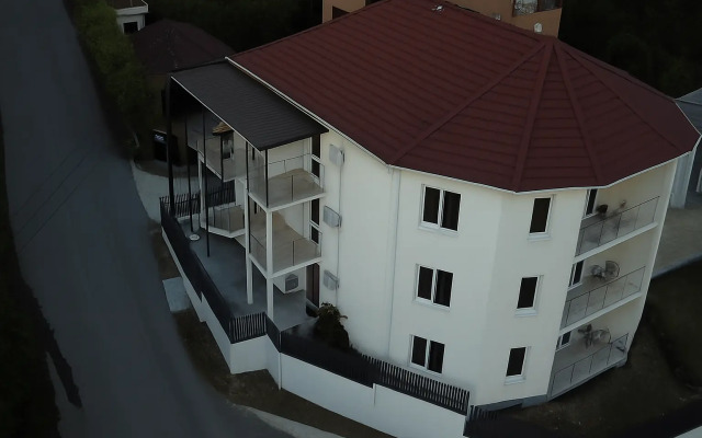 Manon Hotel