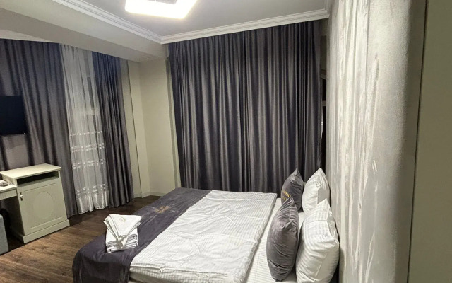 Parliament Hotel & Restaurant