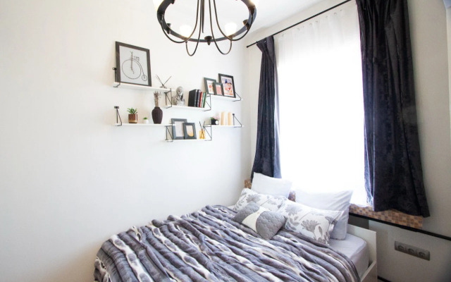 Tryokhkomnatnaya na Tverskoy Flat