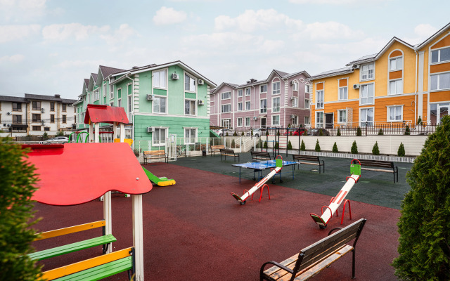V Klubnom Komplekse s Basseynom Flat