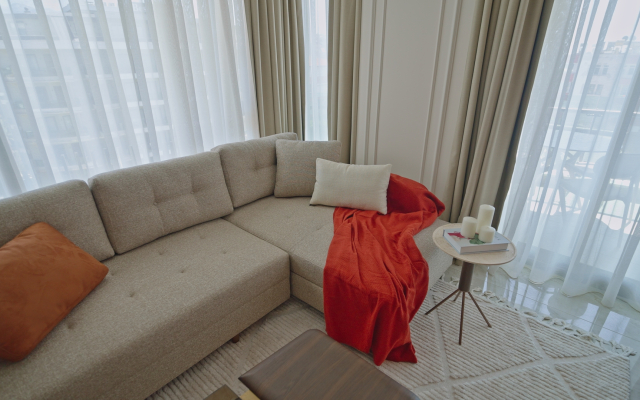 Qoople Legend A40 v 100 Metrakh ot Morya Apartments