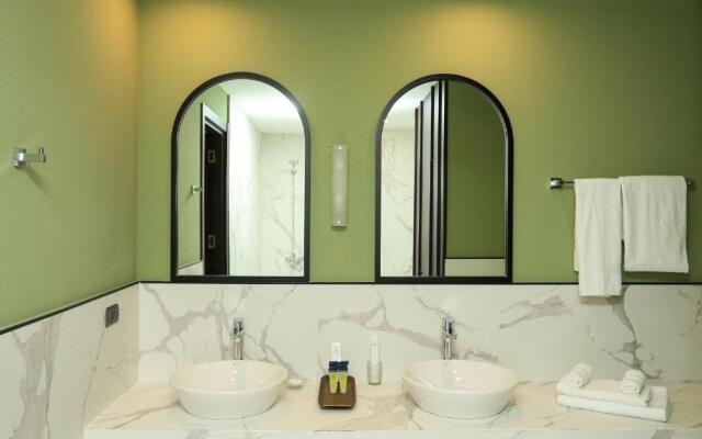 Pine Astoria Hotel (by travel agency)