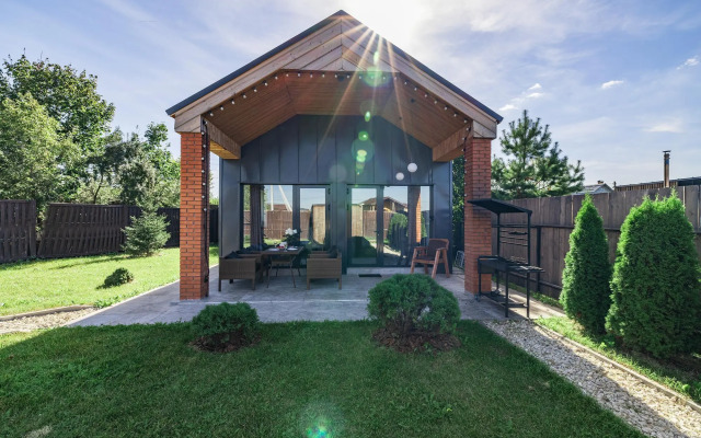 Частный  Дом с баней в поселке бизнес-класса