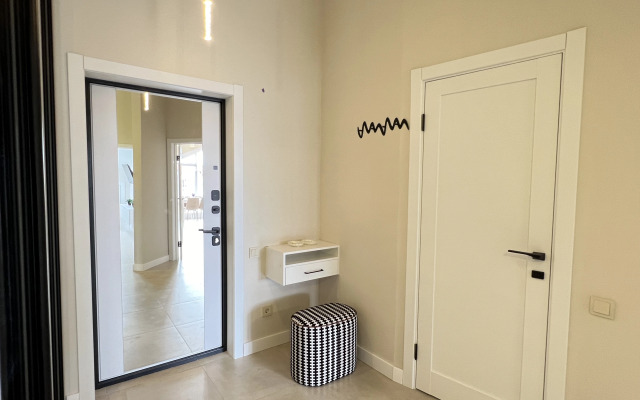Yarkaya S Kusochkom Morya Flat