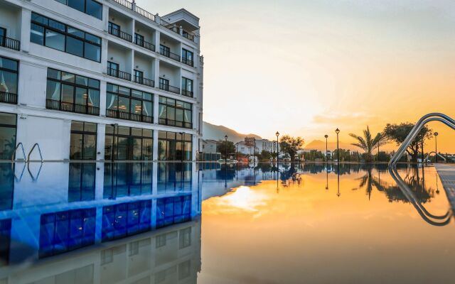 Mc Palace Hotel