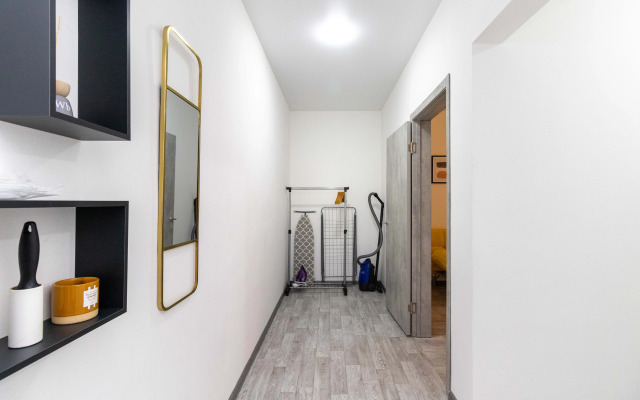 Квартира с желтым диваном