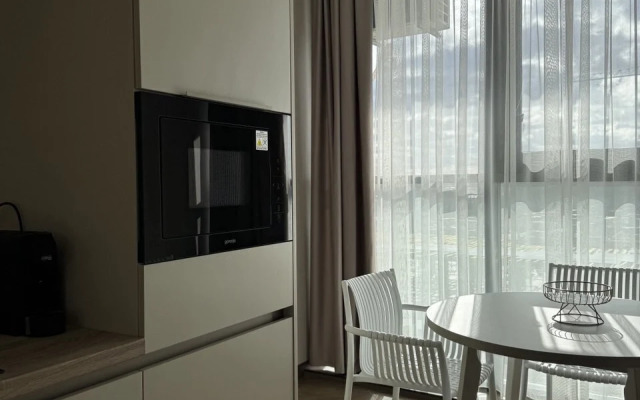 Na Pervoy Linii Poberezhyya Baltiyskogo Morya Flat