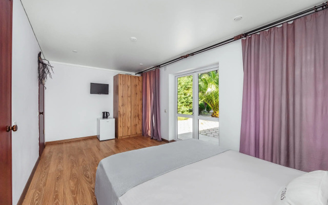 Курортный отель Отель Eco House Pitiunt