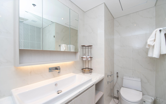 Апартаменты Три спальни с видом на море и озеро