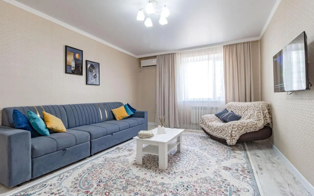 Prostornaya S Kruglosutochnym Zaezdom Apartments