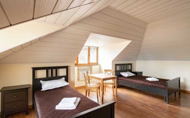 1915 Hostel