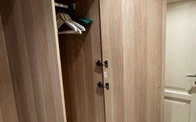 Na Naberezhnoj Bolshoj Hevki Flat
