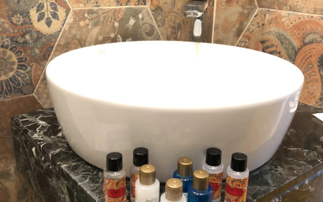 Отель Reneissance Boutique Hotel