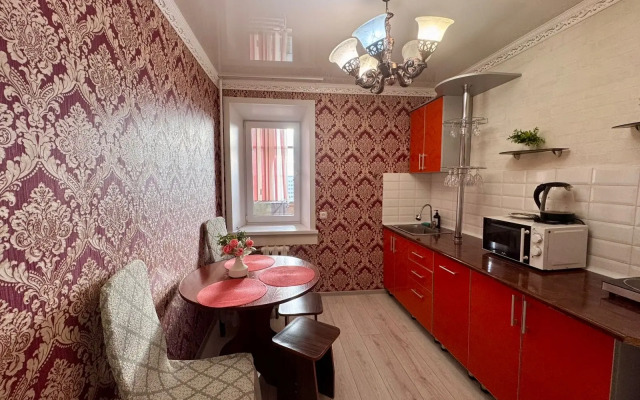 Uyutnaya Polnotsennaya Dvukhkomnatnaya Flat