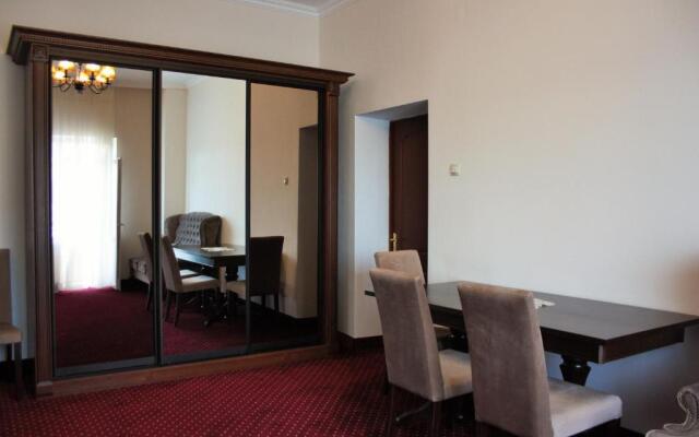 Korona Hotel