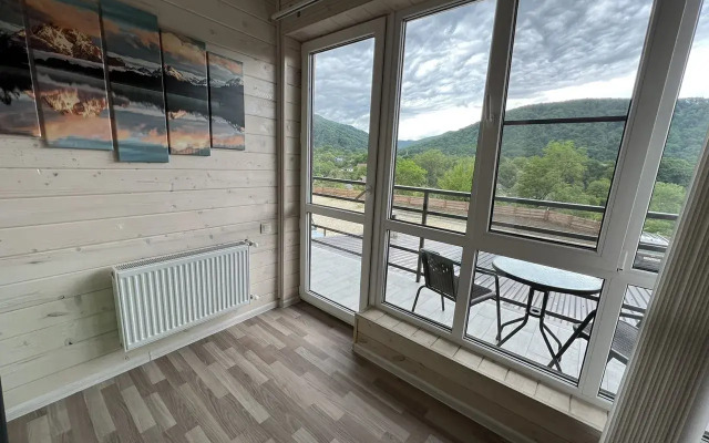 S baney, basseynom i mangalom Private house