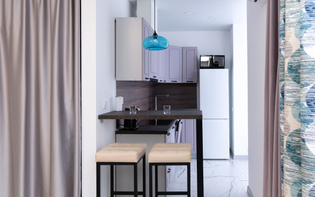 Апартаменты-студия 30 кв.м. с двуспальным диваном и панорамными окнами, 2 этаж