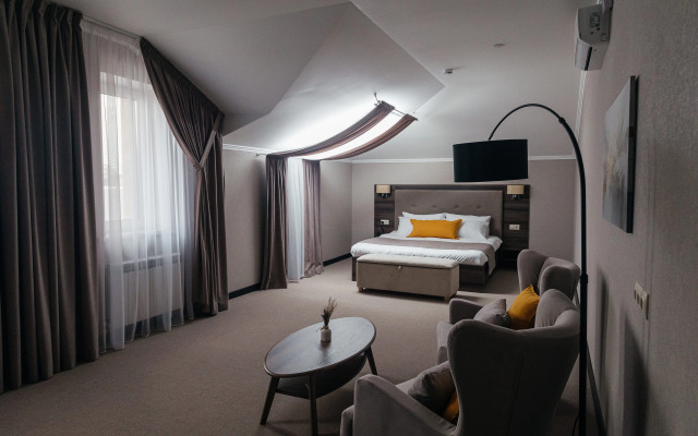 Отель Alex Royal