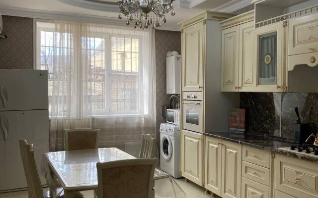 Квартира Просторная с Закрытым Двором и Кондиционером